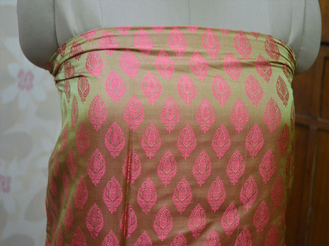 Banarasi silk brocade illustrate  woven mandala motif magenta design fabric pistachio green brocade two tones wholesale fabric by the yard online evening dress material mat making brocade furniture cover brocade clutches fabric bow-tie brocade