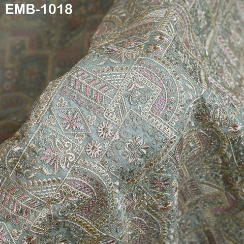 Tissu brodé vert menthe pâle au mètre Couture DIY Artisanat Robe de mariée indienne brodée Costumes Sacs victoriens Coussin décoratif