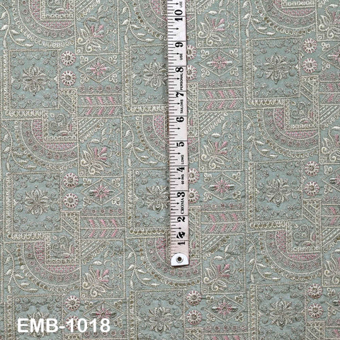 Tissu brodé vert menthe pâle au mètre Couture DIY Artisanat Robe de mariée indienne brodée Costumes Sacs victoriens Coussin décoratif