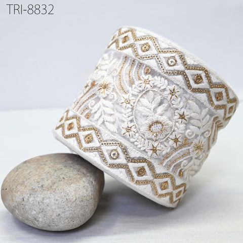 3 Yard White Embroidery 10 CM Trim Tapes Embellishment Embroidered Saree Border Costumes DIY Crafting Sewing Beach Bags Totes, Wall Hanging