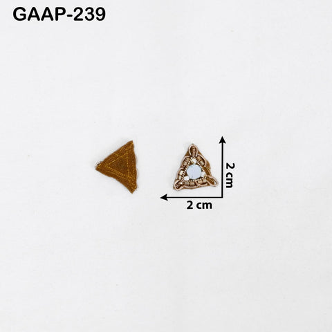 scaled image of applique shows 2 cm x 2 cm, for the buyer to have a idea of the size of the applique