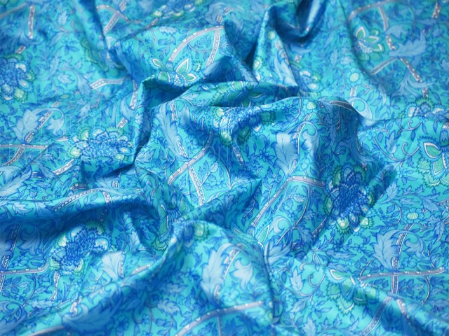 Pure printed silk fabric is suitable for weddings in all seasons