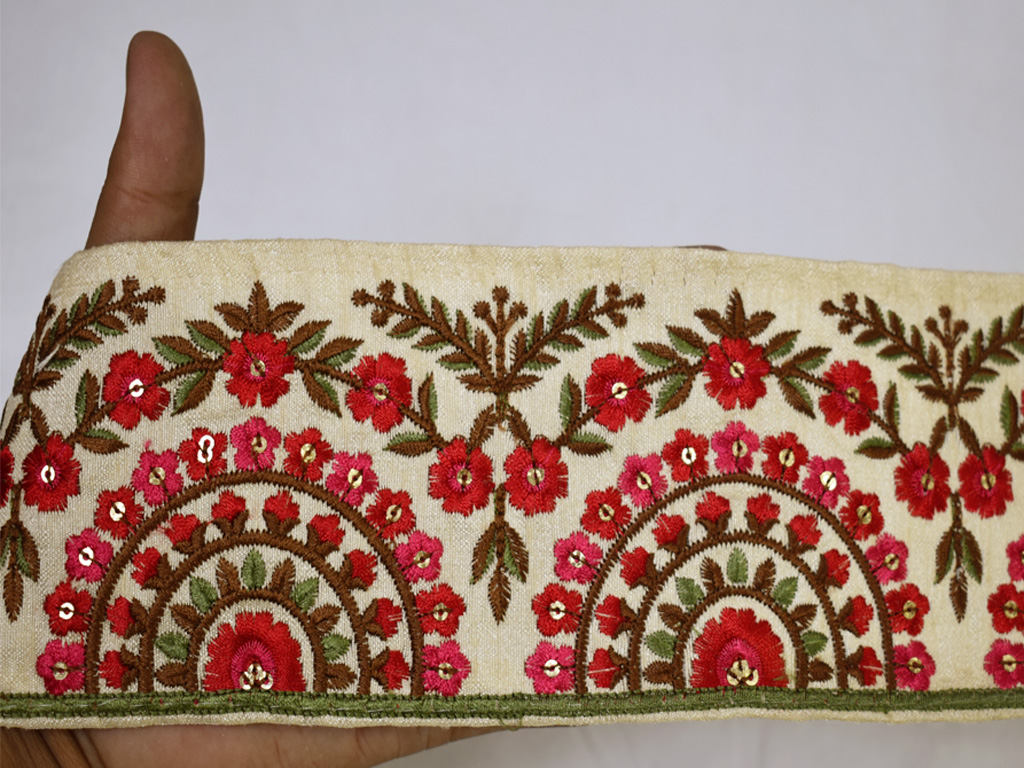 With the adding of embroidery trim creat a unique design of women wallets