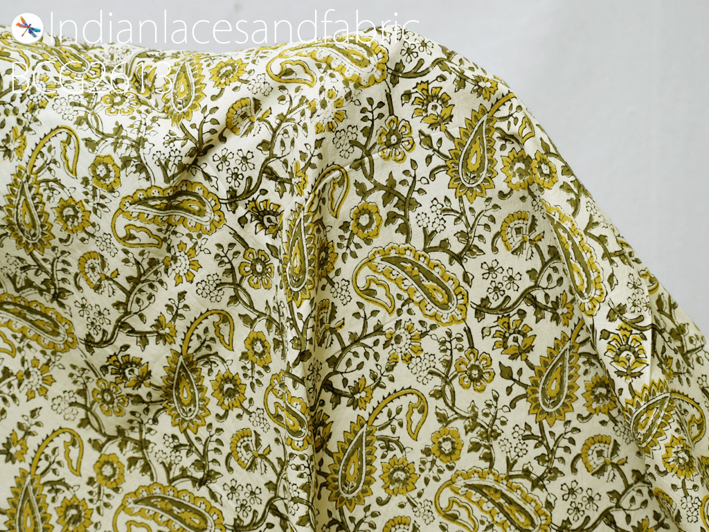 The block printed cotton fabric is made of fabric for easy stitching