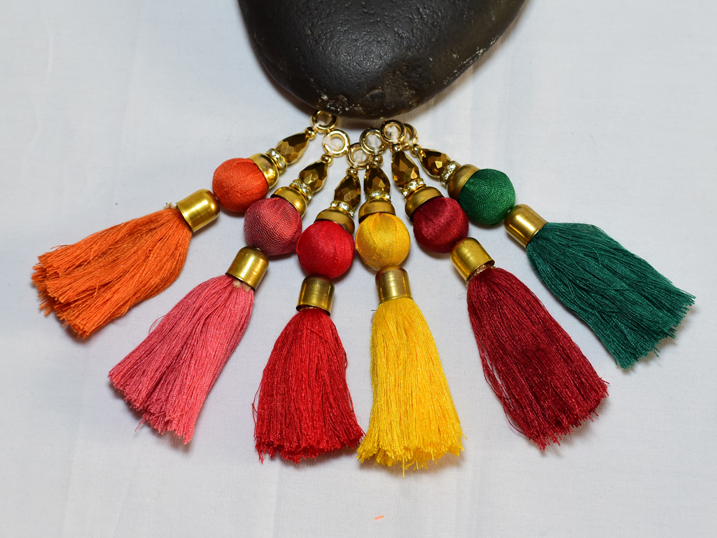 2 Pcs Indian Tassels Handmade Cotton Thread Décor Christmas DIY Crafting Jewelry Decorative Boho Key Charms Gypsy Embellishment Bags Latkans